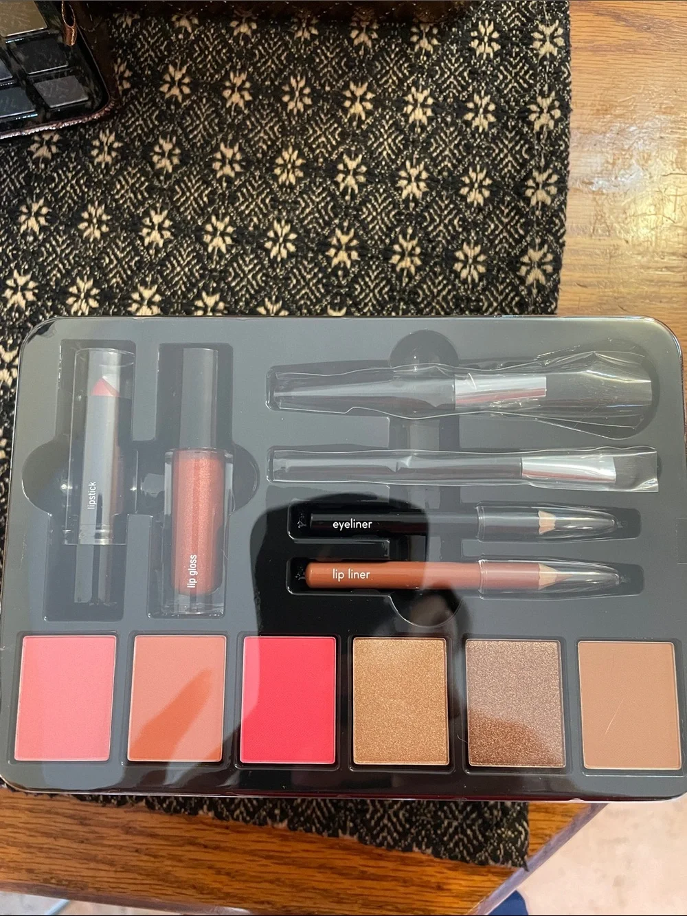 NIB Macy’s Travel Wardrobe Ultimate Makeup Case